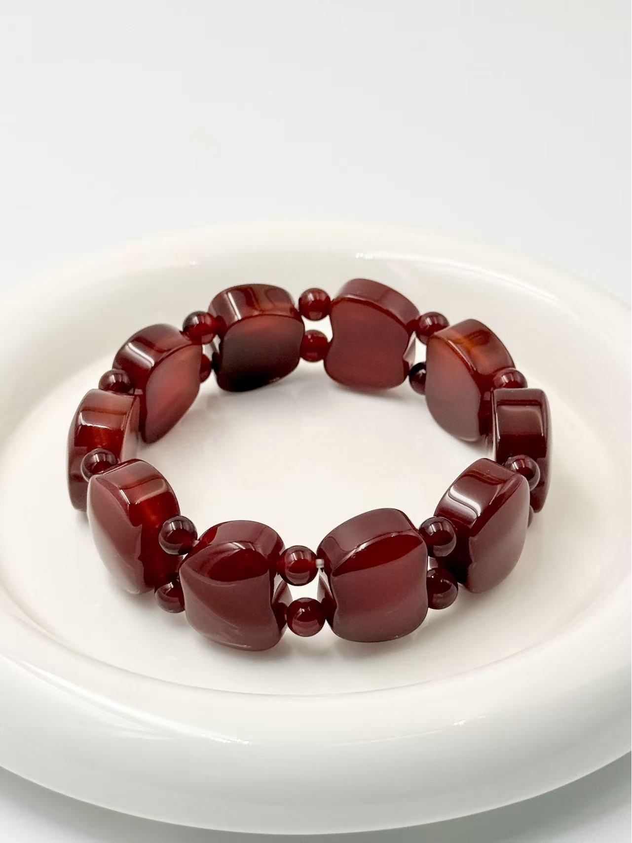 

Agate Stone Apple-Shaped Hand String with Loose Beads for Men and Women Bead 20*16MM (Thick 10MM)