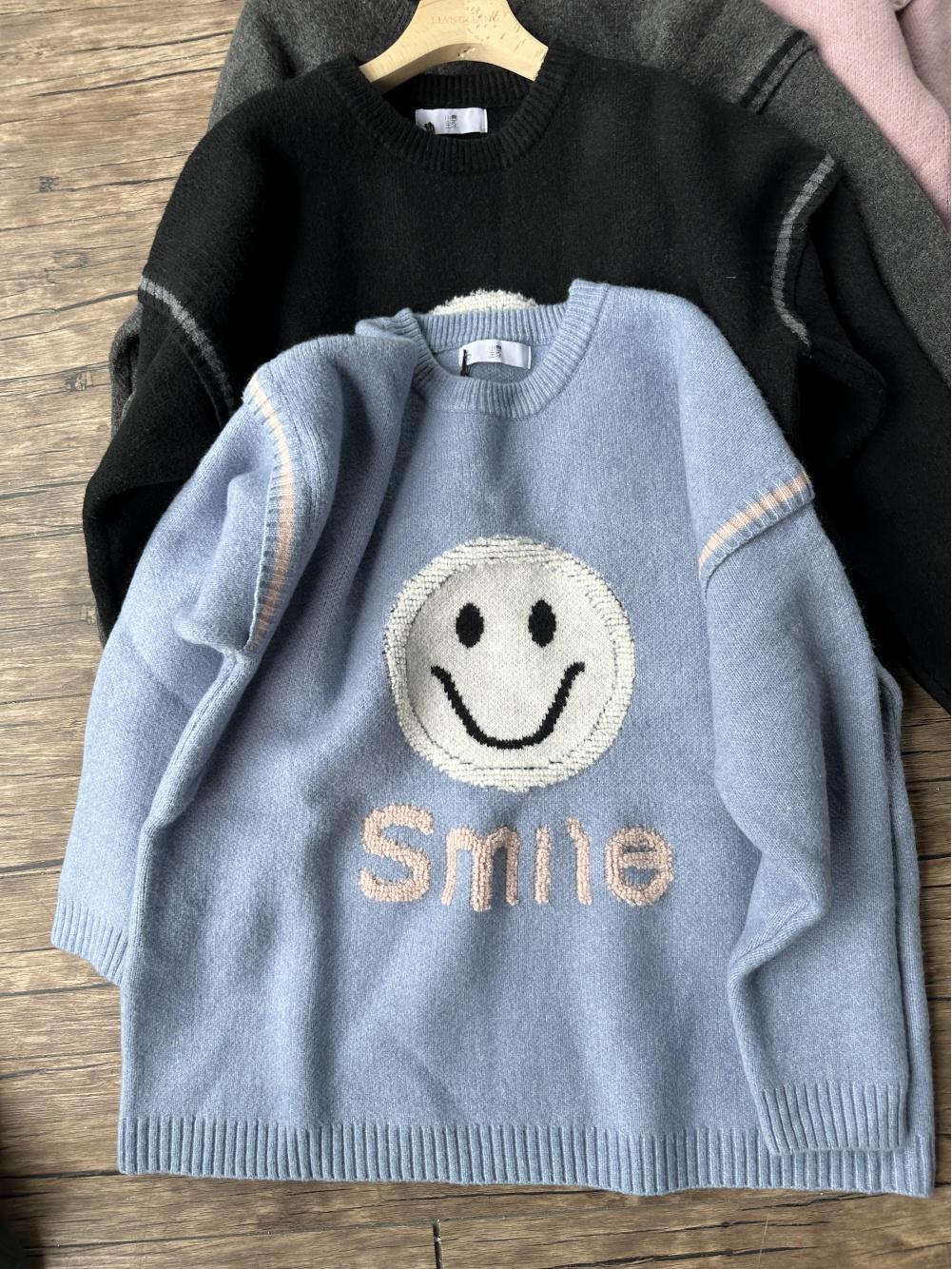 

Свитер Xiao Wang Зима 19167 в корейском стиле, повседневный трикотажный свитер большого размера со смайликом One Size синий