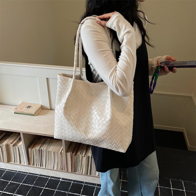 2026 Summer Solid Color Woven Texture Stylish Commuter Tote Bag