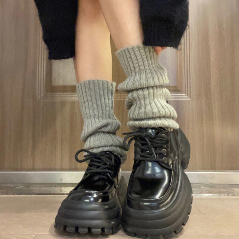 Women's Grey Knitted Socks: Stylish, All-Season Warmth for Any Leg Size