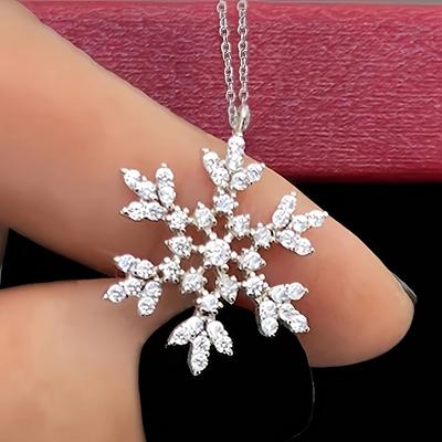 Gorgeous Shining Zircon Snowflake Shape Pendant Necklace for Ladies Simple Exquisite Zircon Christmas Wedding Party Accessories