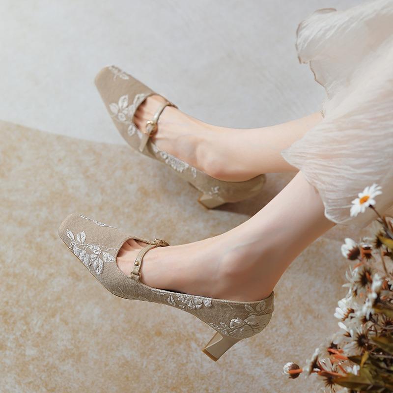 Bestickte Schaffell-High Heels für Damen, Frühling/Sommer, neue Modelle mit eckiger Spitze und dickem Absatz