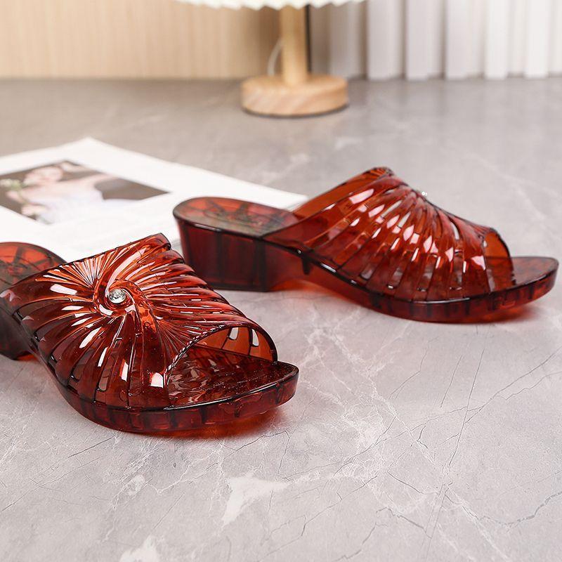 Fasjonable Kule Tøfler for Kvinner Om Sommeren Sklisikre Tykke Plast Yttertøy Gjennomsiktig Kilehæl Høydeøkning