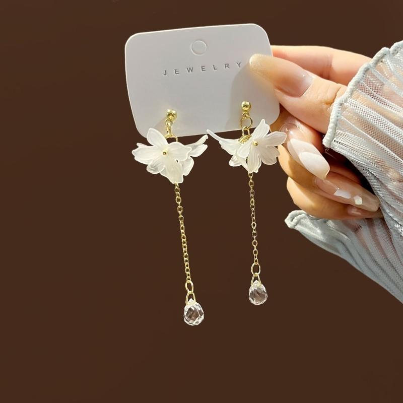 Fashion Trend White Acrylic Flower Drop Earrings Female Alloy Tassel Chain Pendant Earrings Korean Wedding Earrings