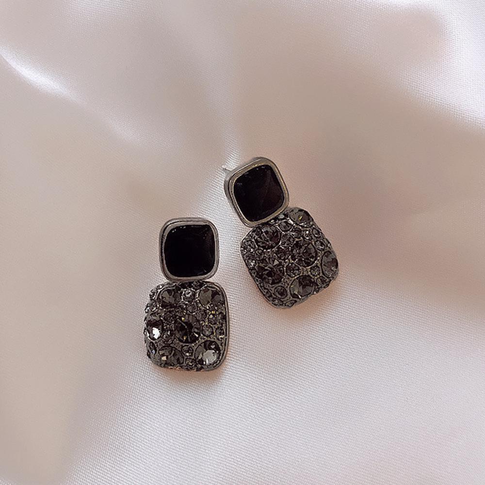 Elegant Black Diamond Silver Needle Earrings: High-End, Fashionable, Versatile Luxury