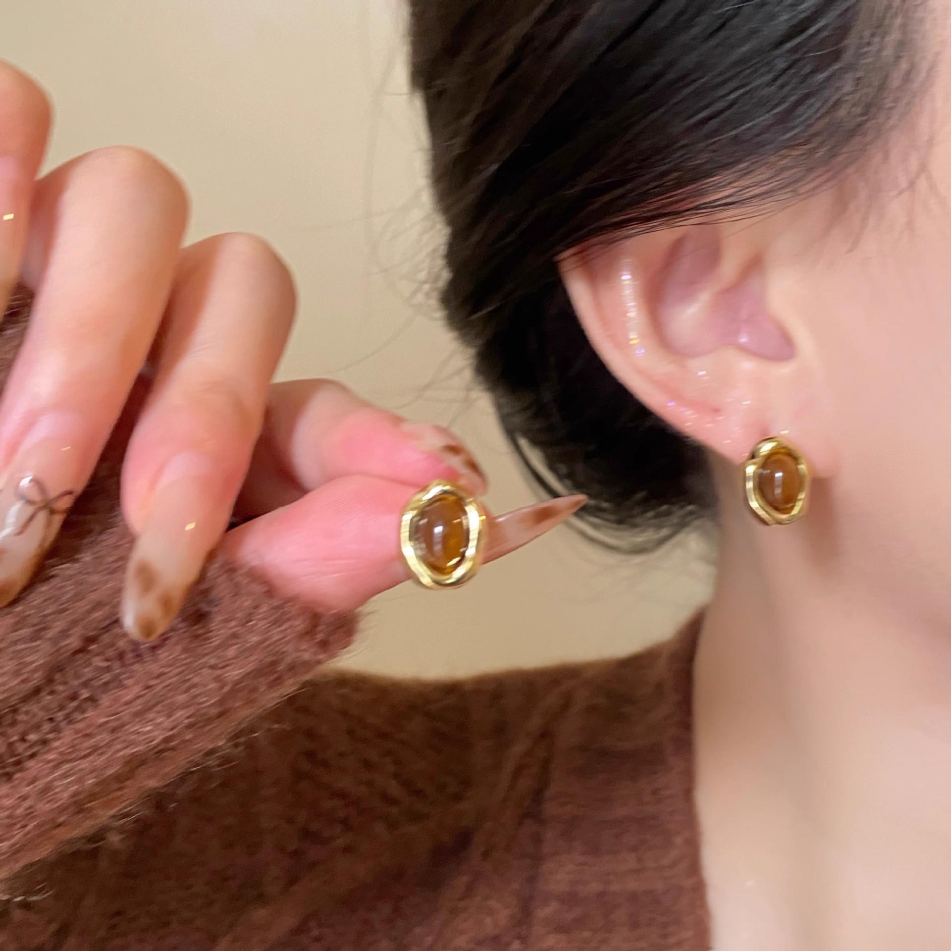 

Women s Leopard Print Round Flocked Hoops: Unique Autumn/Winter European Statement Earrings for a Smaller Face Look