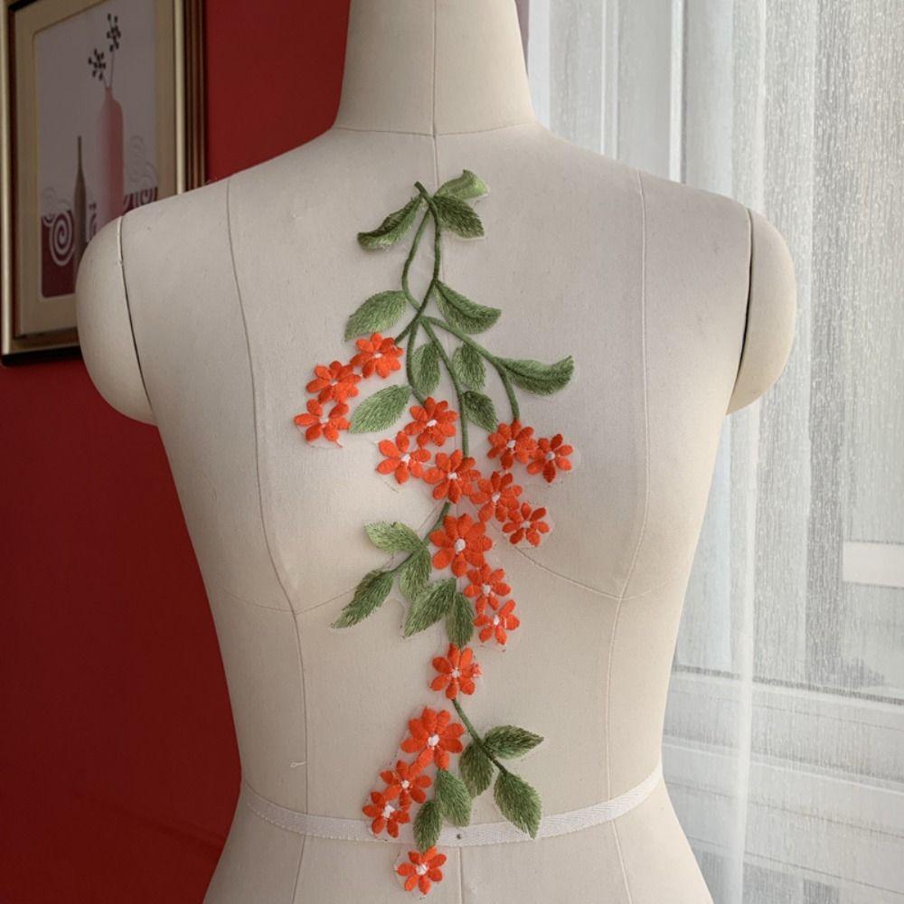 2pcs Green Leaf Daisy Flower Embroidered Patches Elegant Clothes Patches Clothing Applique Sewing