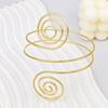7-teilige elegante goldene Armreif-Armbänder für Damen Feiertagsgeschenke Accessoires für Partys Abschlussbälle und besondere Anlässe