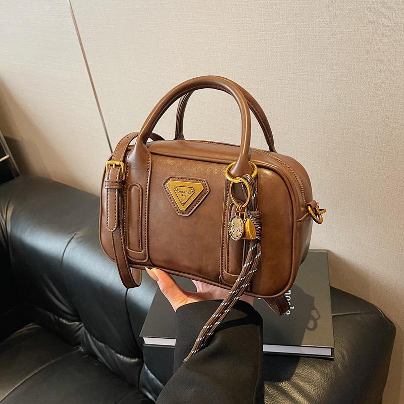 Premium Retro Handbag Women's New Autumn and Winter New Shoulder Messenger Bag Popular Pillow Bag