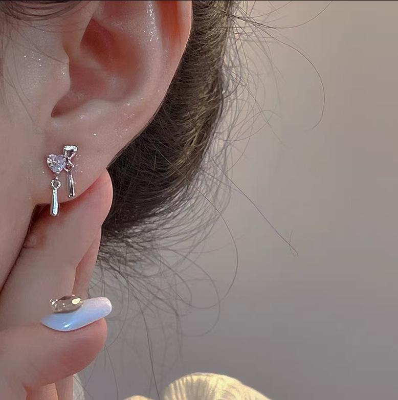 Lychee Jelly Powder Mosquito Coil Ear Clips: Elegant Chinese Style Moisturizing Earrings for Women