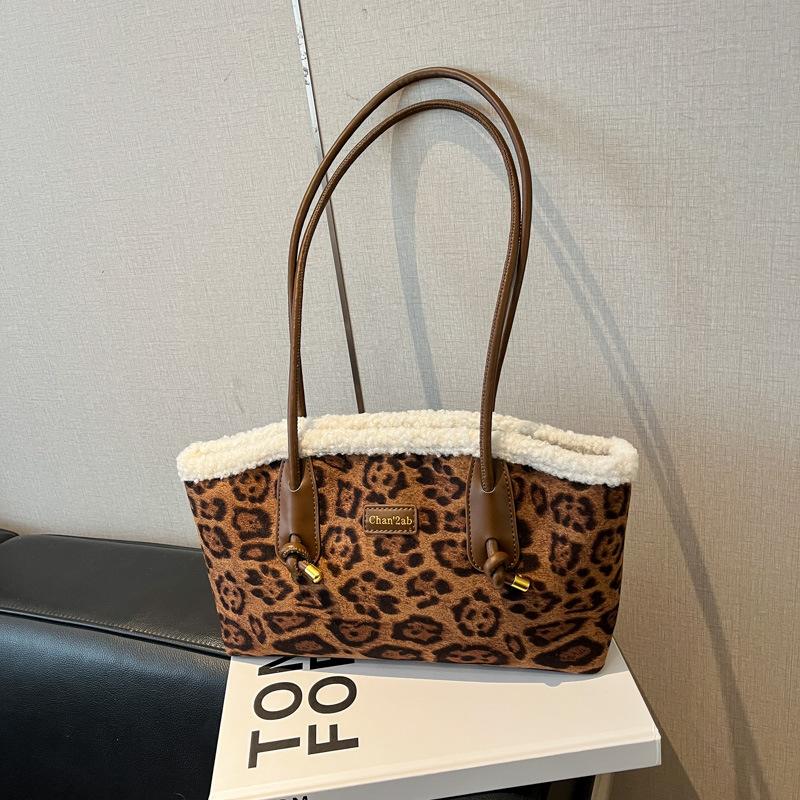 

2025 autumn and winter new bag women s casual large-capacity armpit bag retro simple fashion trend shoulder bag цветной печати леопарда