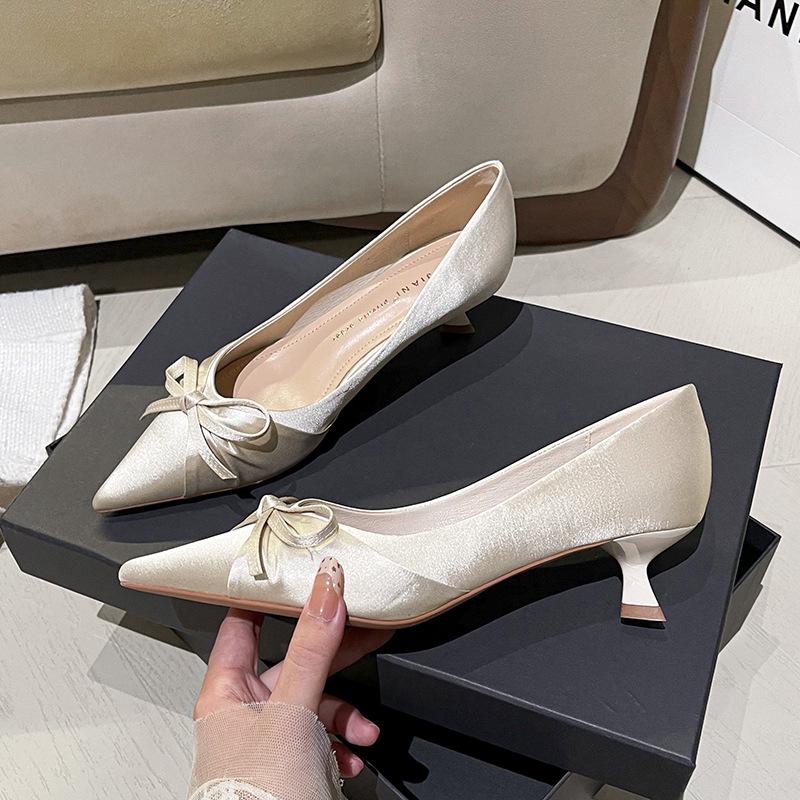Silk Xiuhe Bow Wedding Shoes Women's Middle Heel Pointed Bridesmaid Single Shoes High-end Bridal Shoes Red
