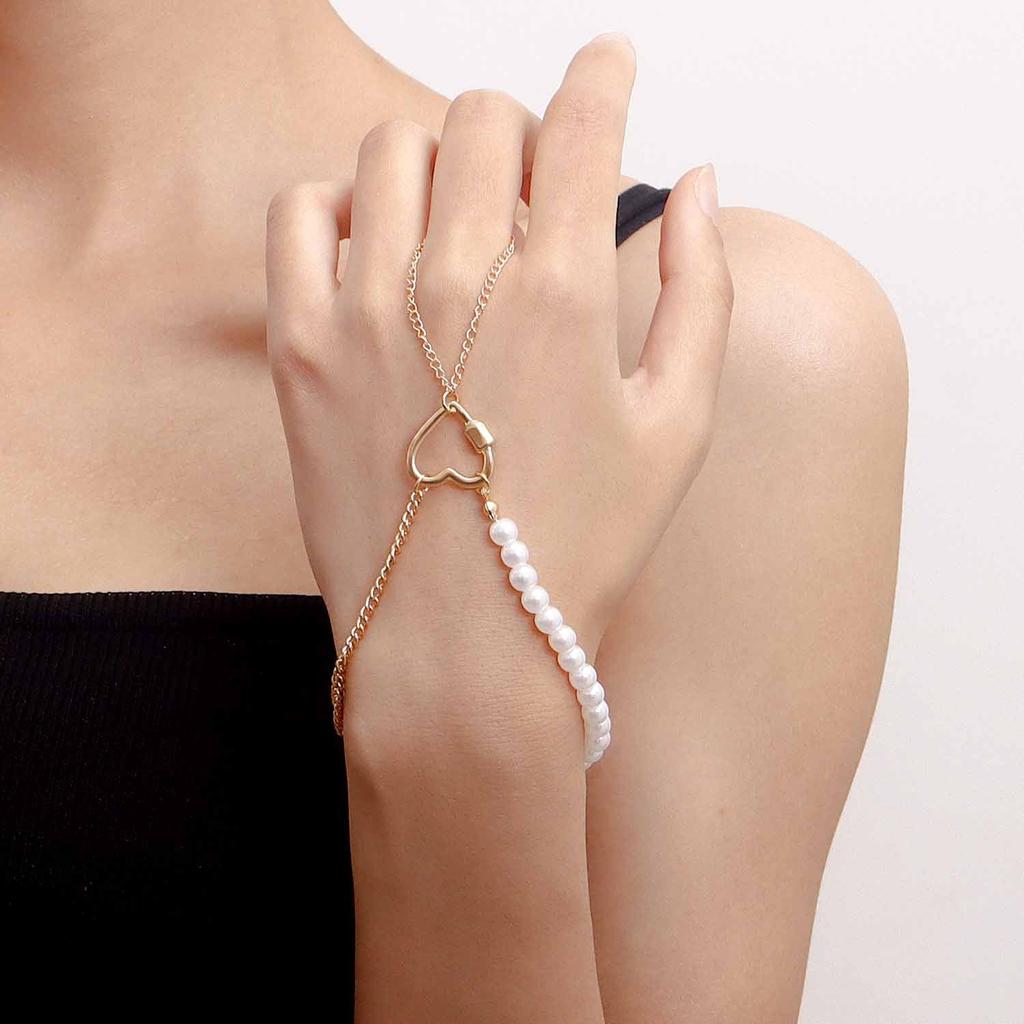 Europe and the United States popular ins style punk love imitation pearl bracelet exaggerated personality metal finger chain jewelry
