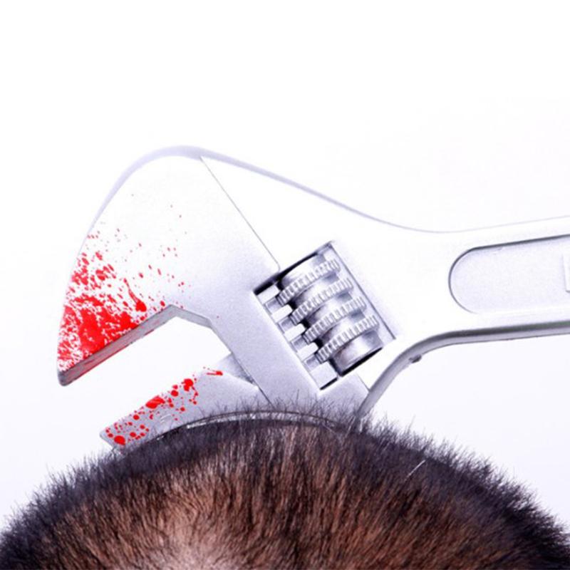 Falešná pila sekera nůž strašidelná halloweenská čelenka záludné rekvizity hororová párty dekorace