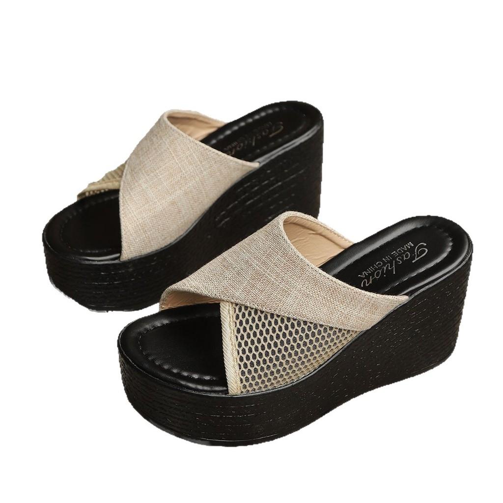 Große Schlupf-Flatsandalen mit Stoffobermaterial für den Sommerurlaub
