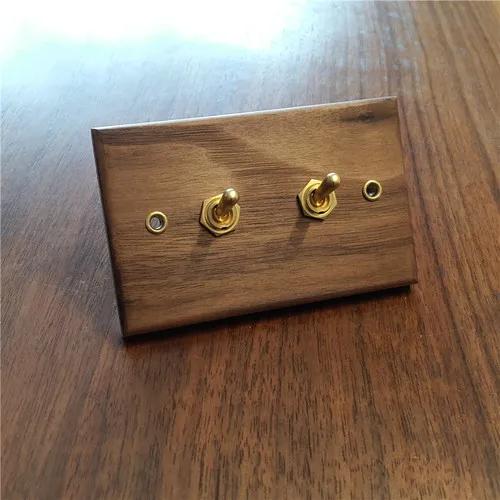 Antikes amerikanisches Wandsteckdosen-Schalterpanel aus reinem Massivholz, Brasilien Taiwan Thai Japan b&b Vintage 15A Wandschalter 118mm*75mm