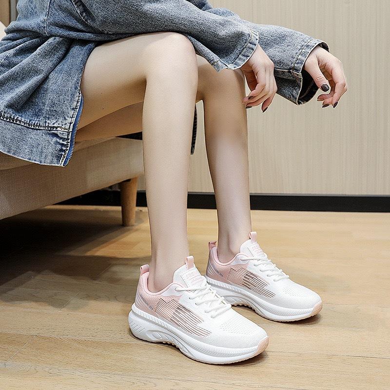 New summer women's casual shoes, little white shoes, foreign trade fly-woven running shoes, fashionable, lightweight and breathable sports shoes
