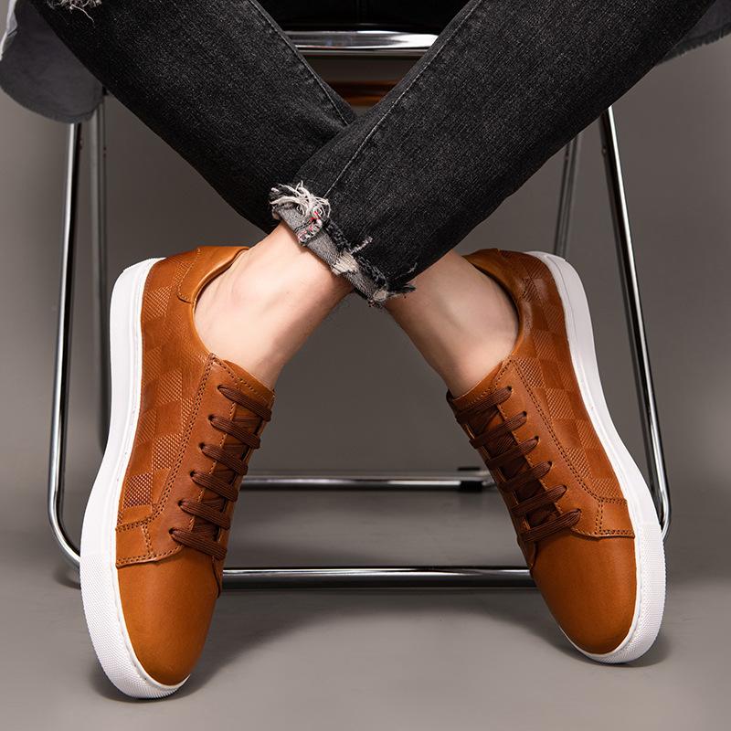Herrenschuhe aus Rindsleder der ersten Schicht, Frühling und Herbst, Business-Board-Schuhe, Herren-Leder, geprägte Freizeitschuhe, Retro-Kleinlederschuhe