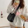 Versatile messenger bag women's new fashionable retro underarm bag niche shoulder saddle bag tide