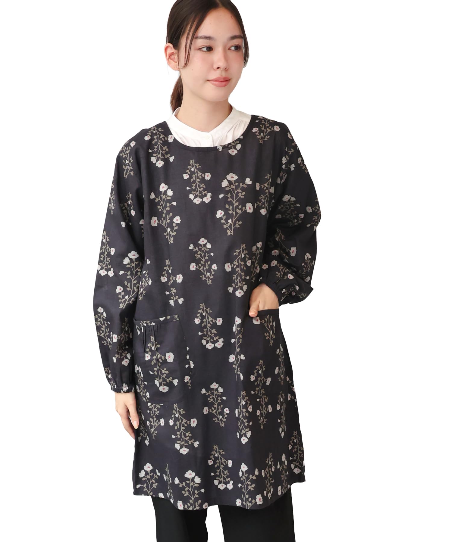 

[ON NISHIKI] Women s Apron (Kappogi) - Stylish and Cute, Easy to Wear, Cotton-Linen Blend, Gentle on Skin, Covers Hips, with Pockets and Sleeves (Char