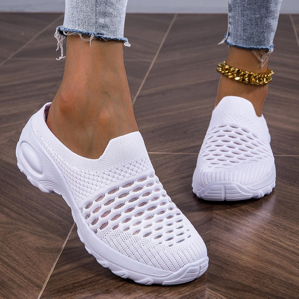 Летом 2025 года корейскую версию шлепанцев из сетчатой ткани с сандалиями с полуподдержкой можно носить обеими сторонами. 36