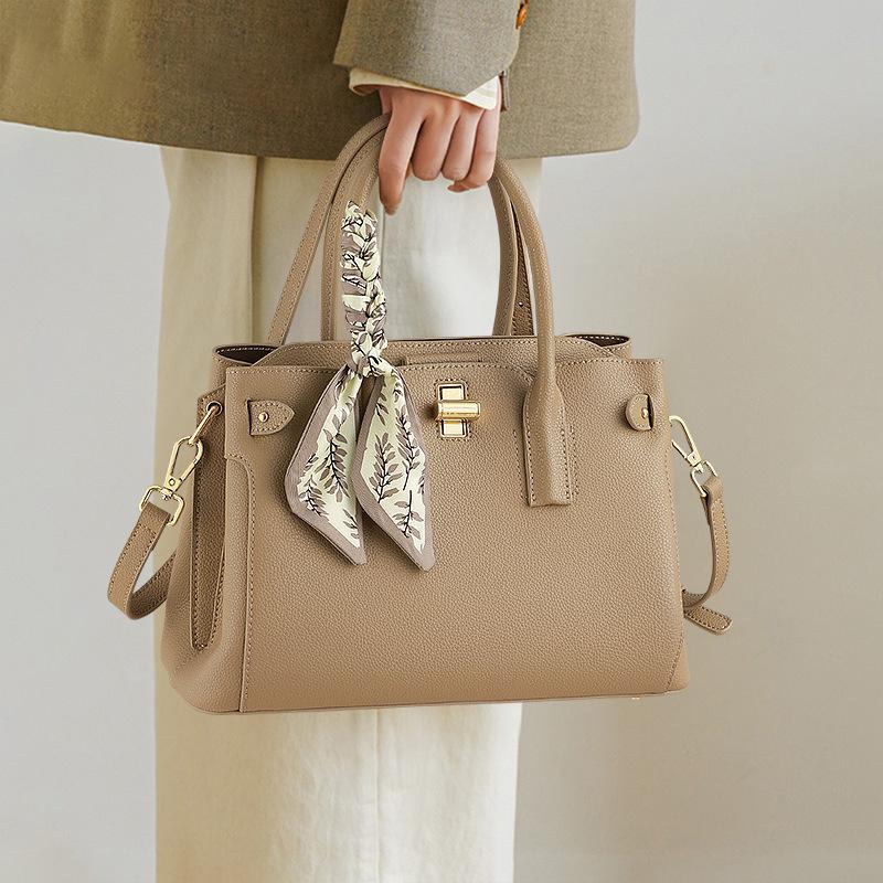 

2025 New Autumn Winter Fashion Versatile Women s Bag Crossbody Elegant Mom Bag Large Capacity Shoulder Handbag хаки