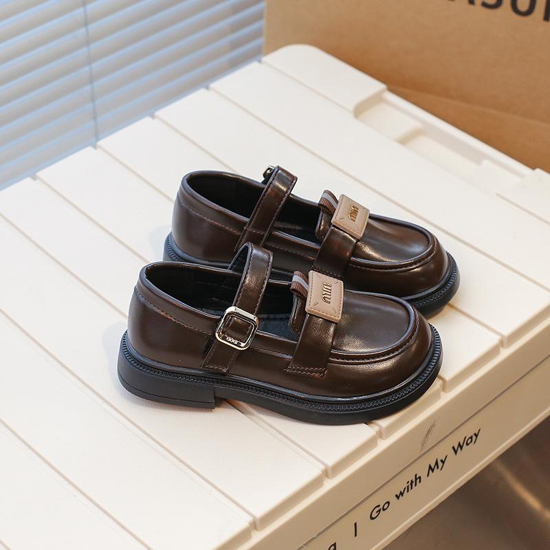 

Маленькие кожаные туфли для мальчиков и девочек, всесезонные, новые, с мягкой подошвой, черные, для учеников средних классов, для детей, в британском стиле, для принцесс 36 коричневый