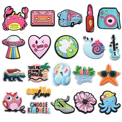 21 peças de pingentes de sapato de PVC fofos em formato de desenho animado para acessórios de decoração de calçados