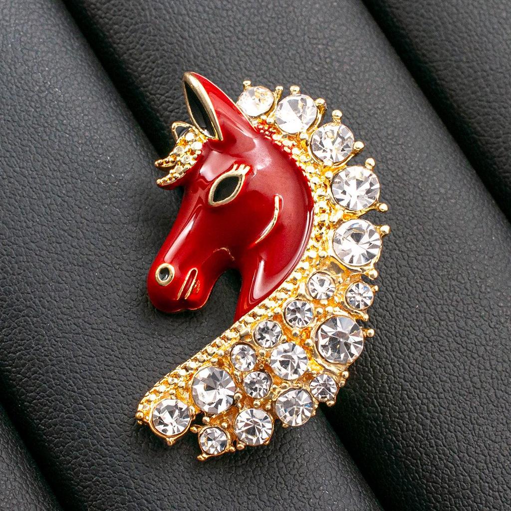 Diamond-Inlaid Red Enamel Horse Brooch: Light Luxury Zodiac Pin, Versatile and Cute.