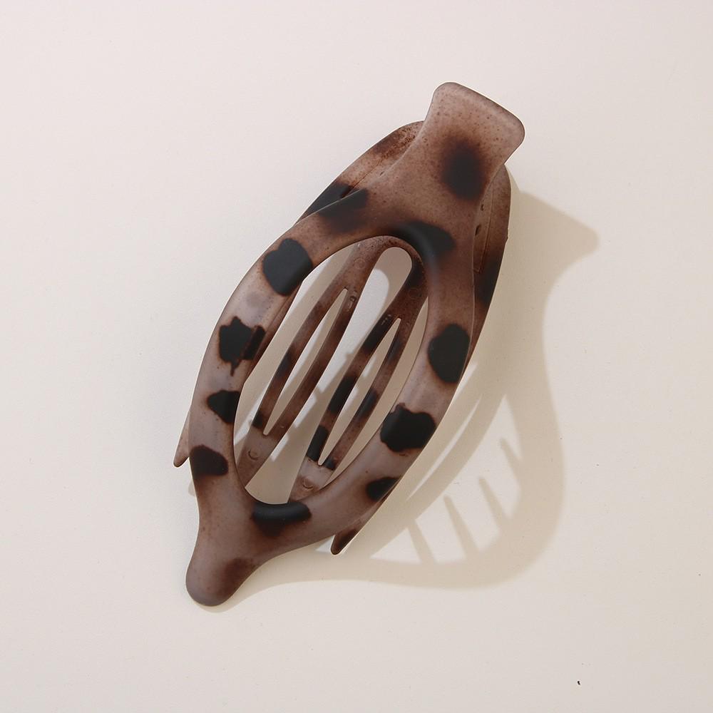 Large Round Duckbill Hair Clip with Strong Grip and Bendable Teeth - Hair Accessory