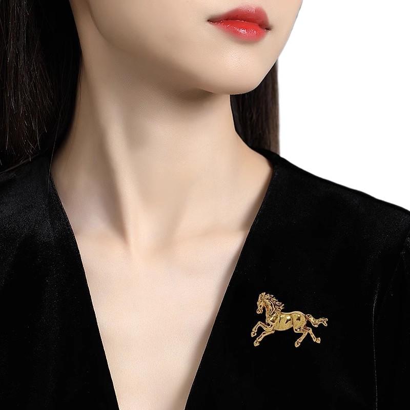 Enamel Horse Racing Brooch For Women Unisex Alloy Animal Brooches Clothing Accessories Corsage Jewelry Gift