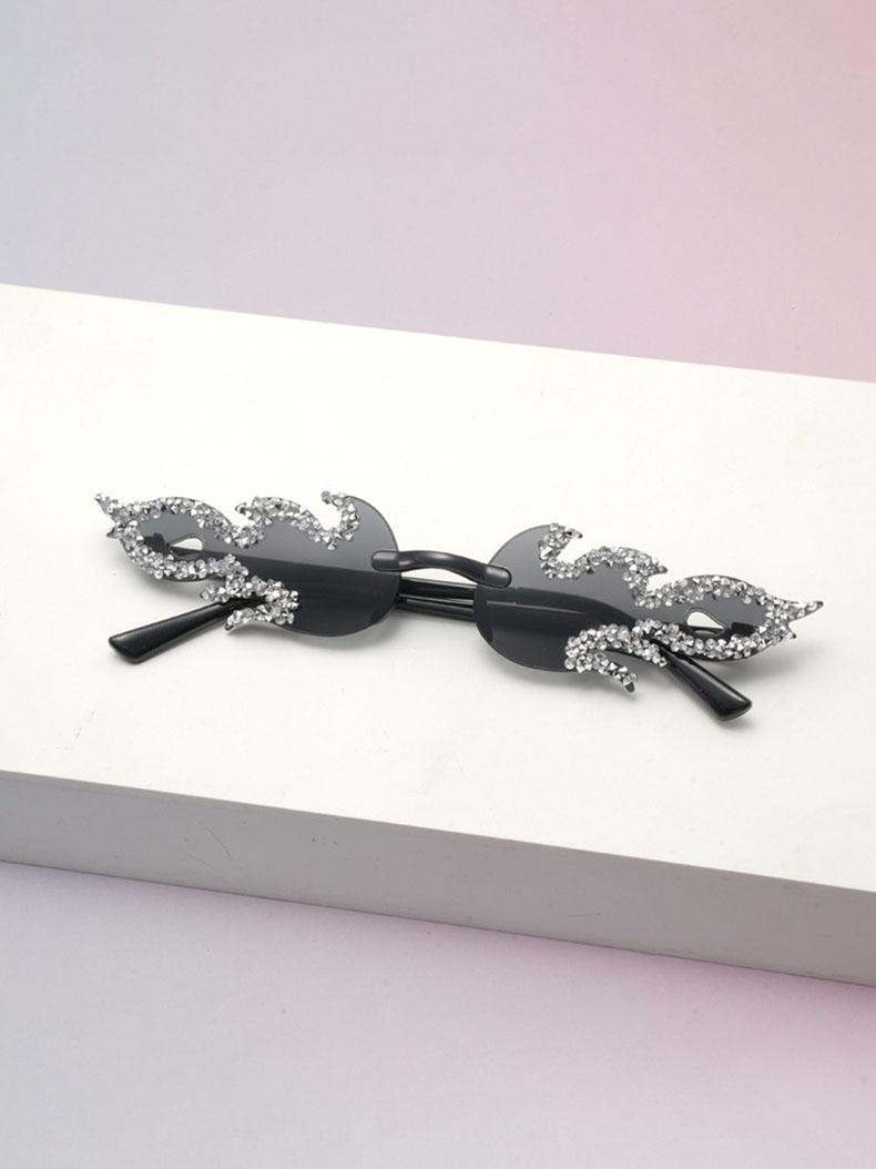 

2026 Rhinestone Flame Sunglasses for Women Y2K UV Protection Trendy Party Birthday Shades Punk Fire Sun Glasses KJ222