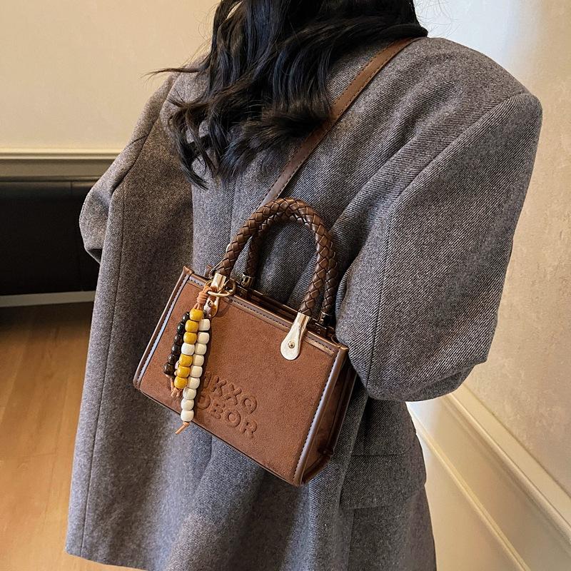 Handbag bag women's 2025 new autumn and winter fashion high-end sense retro commuter women's bag shoulder messenger small square bag