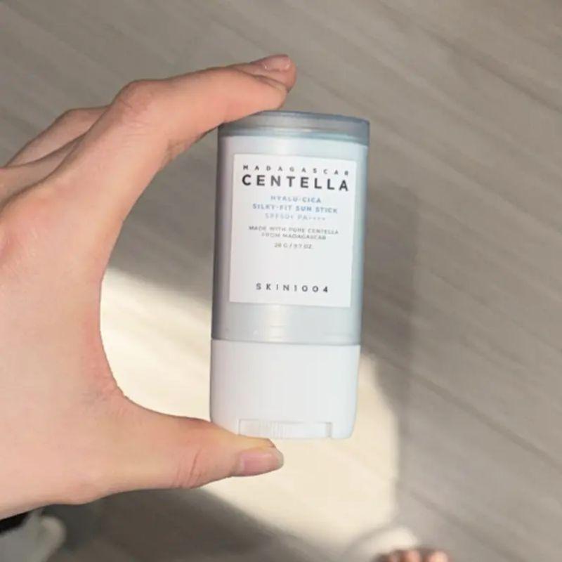 SKIN1004 Madagascar Centella Hyalu-Cica Silky Fit Sun Stick 20g (Organic Sunscreen Stick) K Beauty