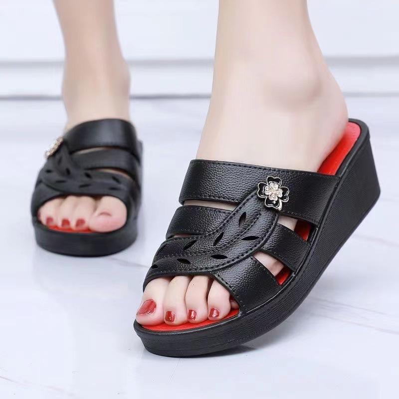 2024 Summer Women's Slippers PVC Openwork Slippers Middle-aged Mom Shoes Leisure Sandals Fashion Platform Wedge Heels Slippers