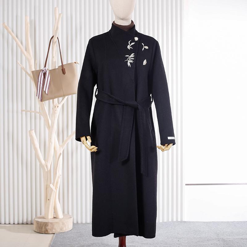 

Вышитое шерстяное пальто Двустороннее шерстяное длинное приталенное пальто-ремень со стойкой-воротником Шерстяное пальто M