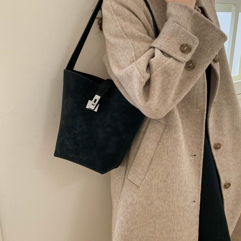 Premium sense retro matte bag women's 2025 new commuter versatile shoulder underarm bag portable tote bucket bag