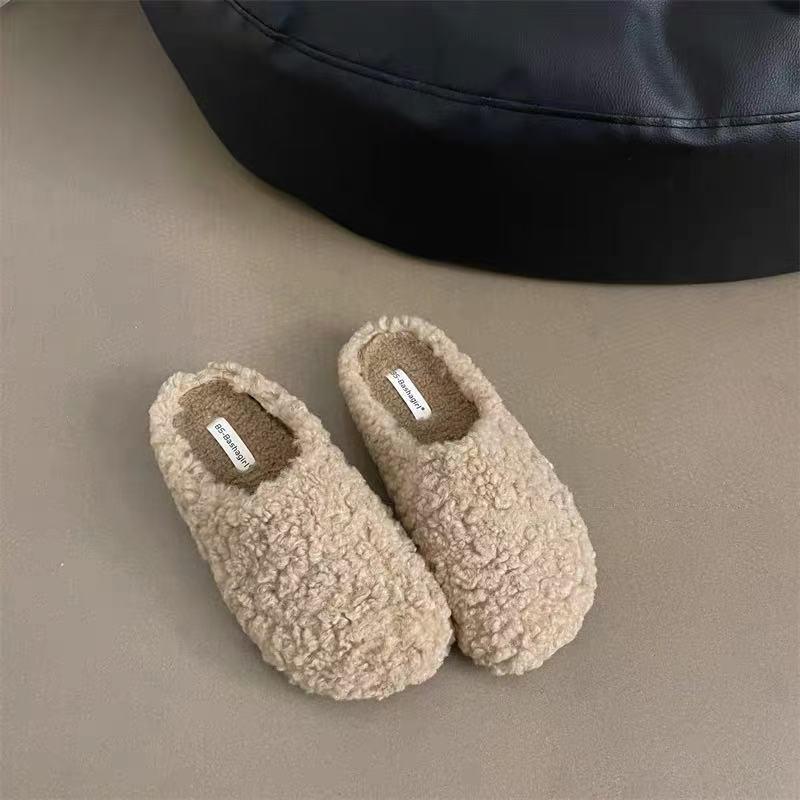 Lamb wool slippers women's wear 2025 new winter Korean version flat-bottomed lazy Muller shoes with velvet bag head half drag