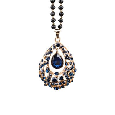 Fashionable Crystal Flower Minimalist Pendant
