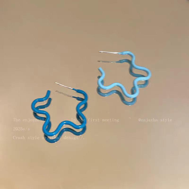 Modré gradientní květinové náušnice s pečeným lakem - Puzetky ve tvaru sladkého srdce pro ženy, Letní šperky