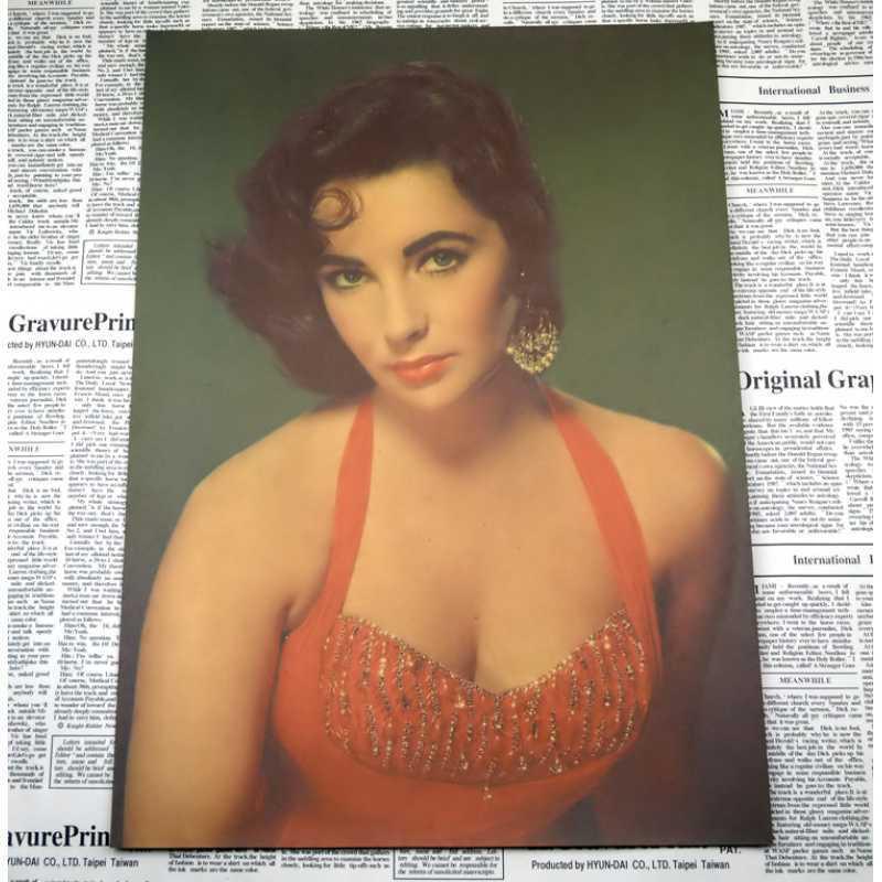 

Elizabeth Taylor Retro Kraft Paper Poster - Decorative Wall Art for Bar, Living Room, Cafe, Restaurant Yellow Kraft Paper (No Glue) 30X42 cm