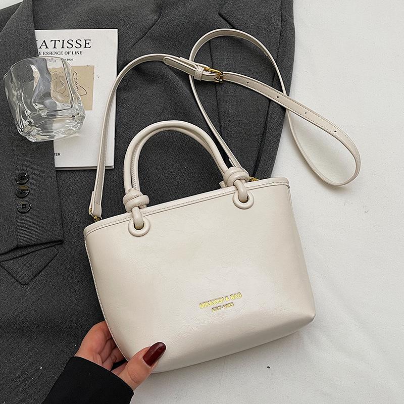 2025 wholesale popular classic simple solid color portable bucket bag fashion hot sale commuter versatile messenger bag bag women