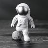 Żywica Figurka Astronauty Statua Figurka Kosmonauta Rzeźba Edukacyjna Zabawka Dekoracja Biurka Domu Model Astronauty Na Prezent Dla Dzieci
