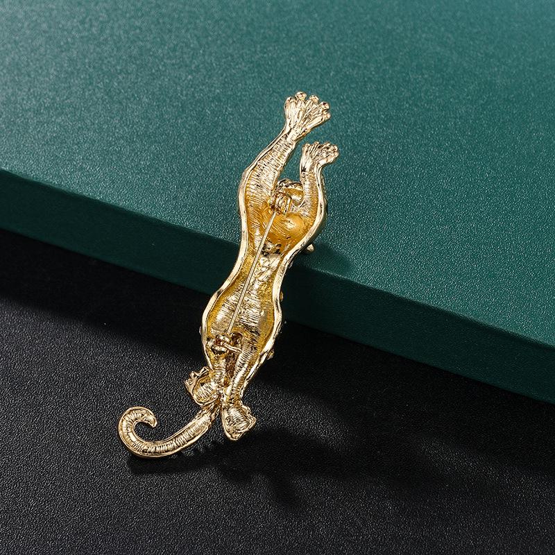 Tiger Brooch Corsage Pin - Fashionable Metal Animal Jewelry for Suit Jackets