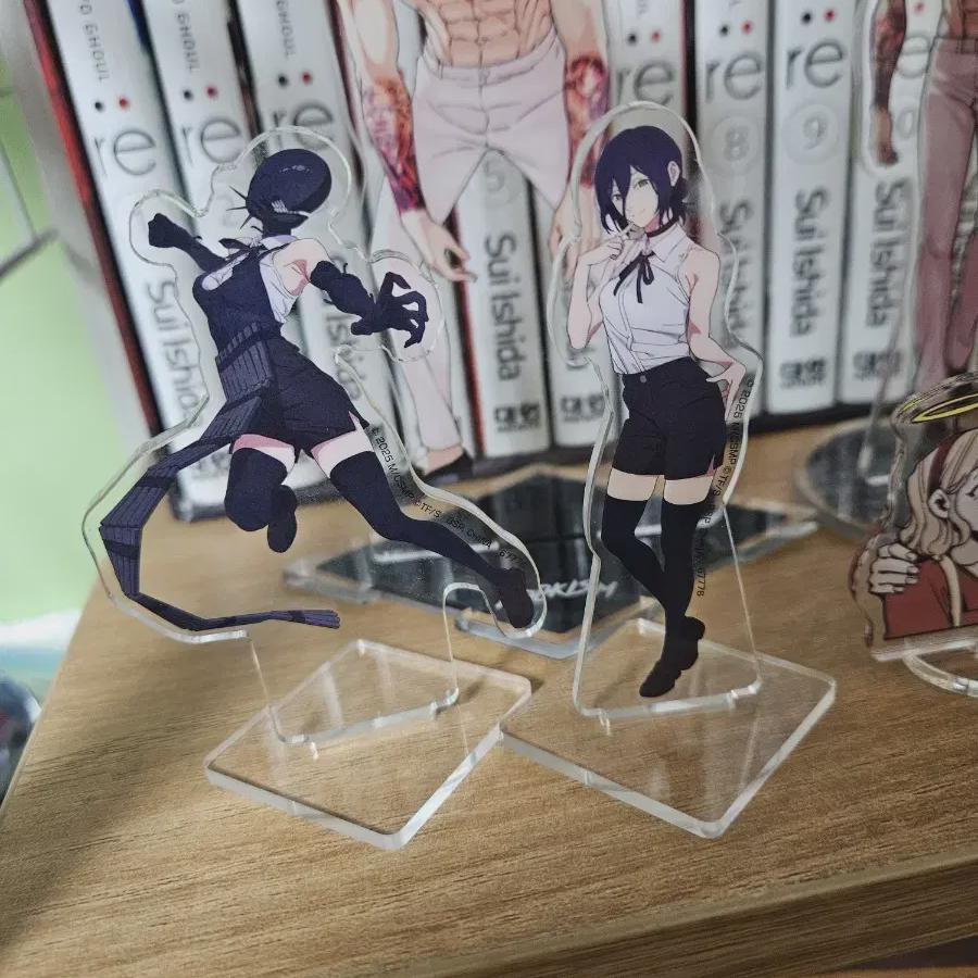 

Продаю 2 набора акриловых стендов Chainsaw Man Reze