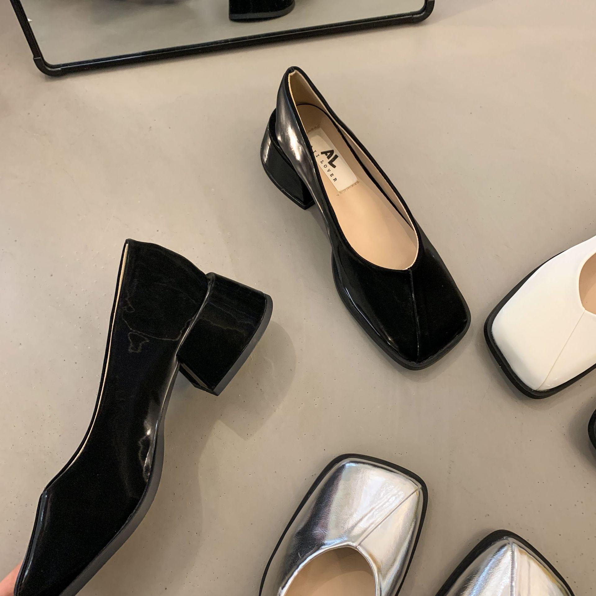 

Маленькие кожаные туфли на высоком каблуке для женщин 2024 года, новый весенне-осенний стиль, модные туфли без застежек, ленивые туфли на толстом каблуке 39 чёрный