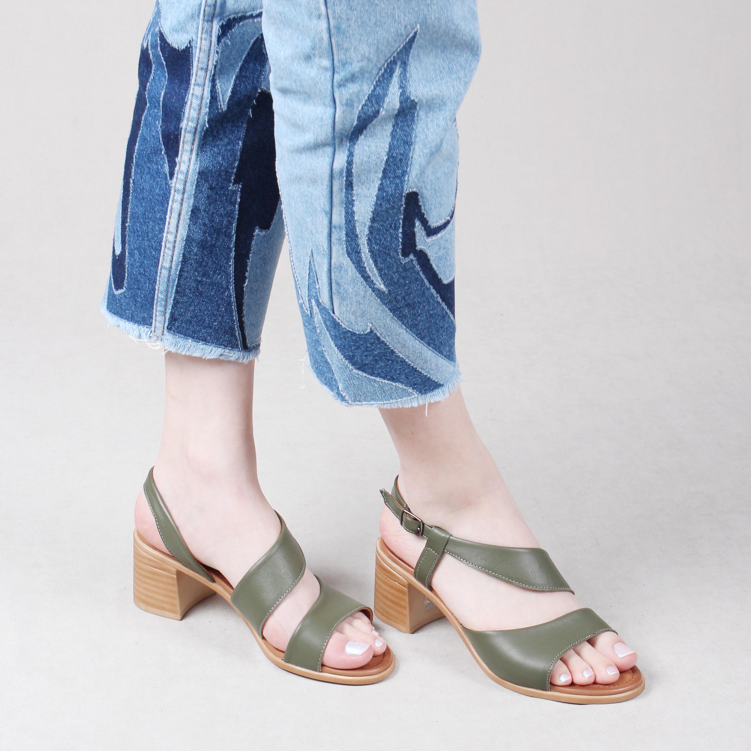 

Женские босоножки на каблуке Зеленый повседневный квадратный каблук Ремень для щиколотки Летний сезон 2021 г.