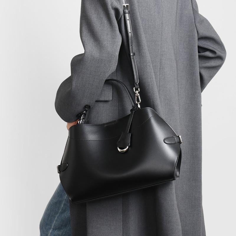 Leather shoulder bag new women's niche high-end women's bag office worker large-capacity women's commuter handbag