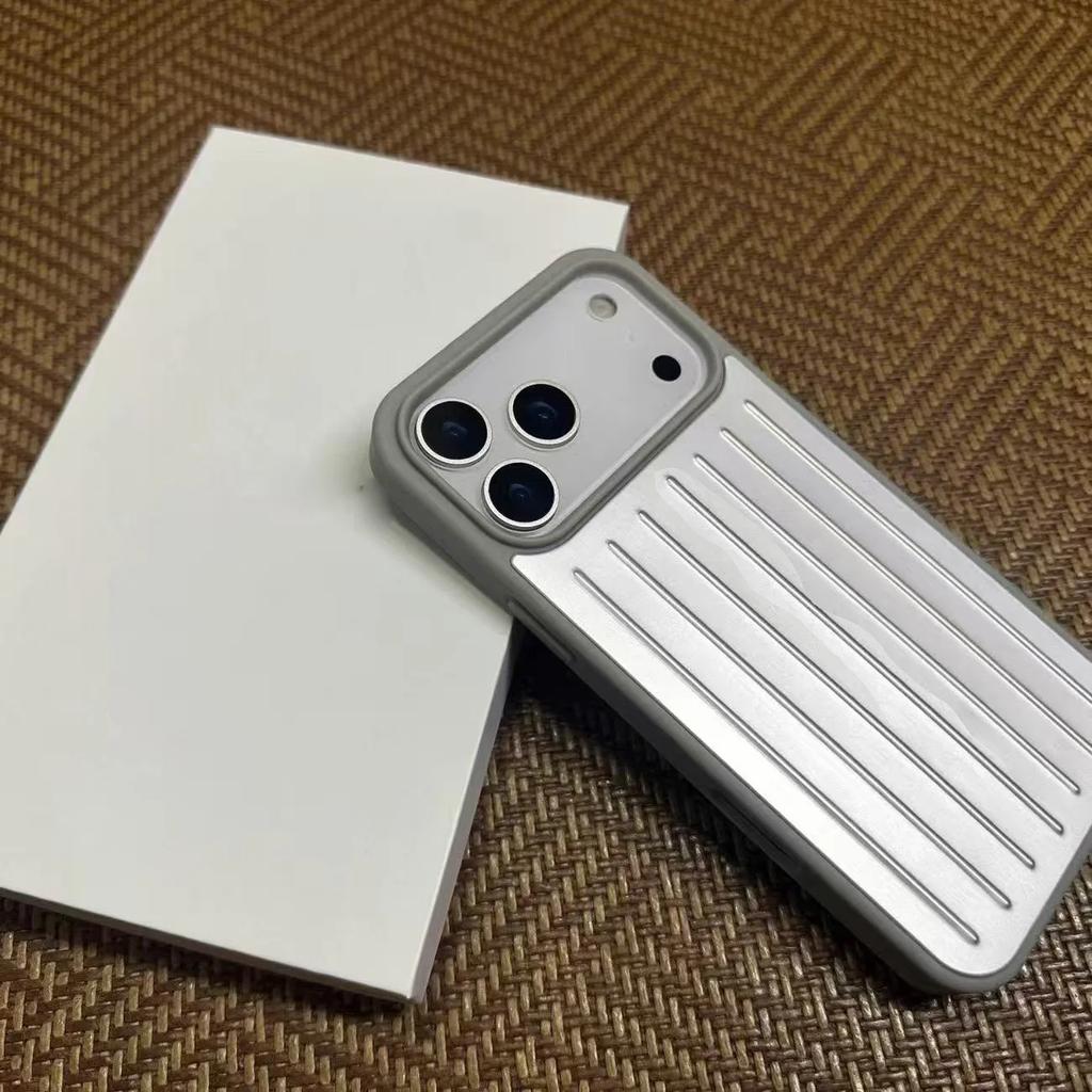 Business Luxury 3D Travellers Luggage Phone Case for IPhone 17 Pro Max 16 15 14 Aluminum Alloy Back Protect Cover with Gift Box Packaging
