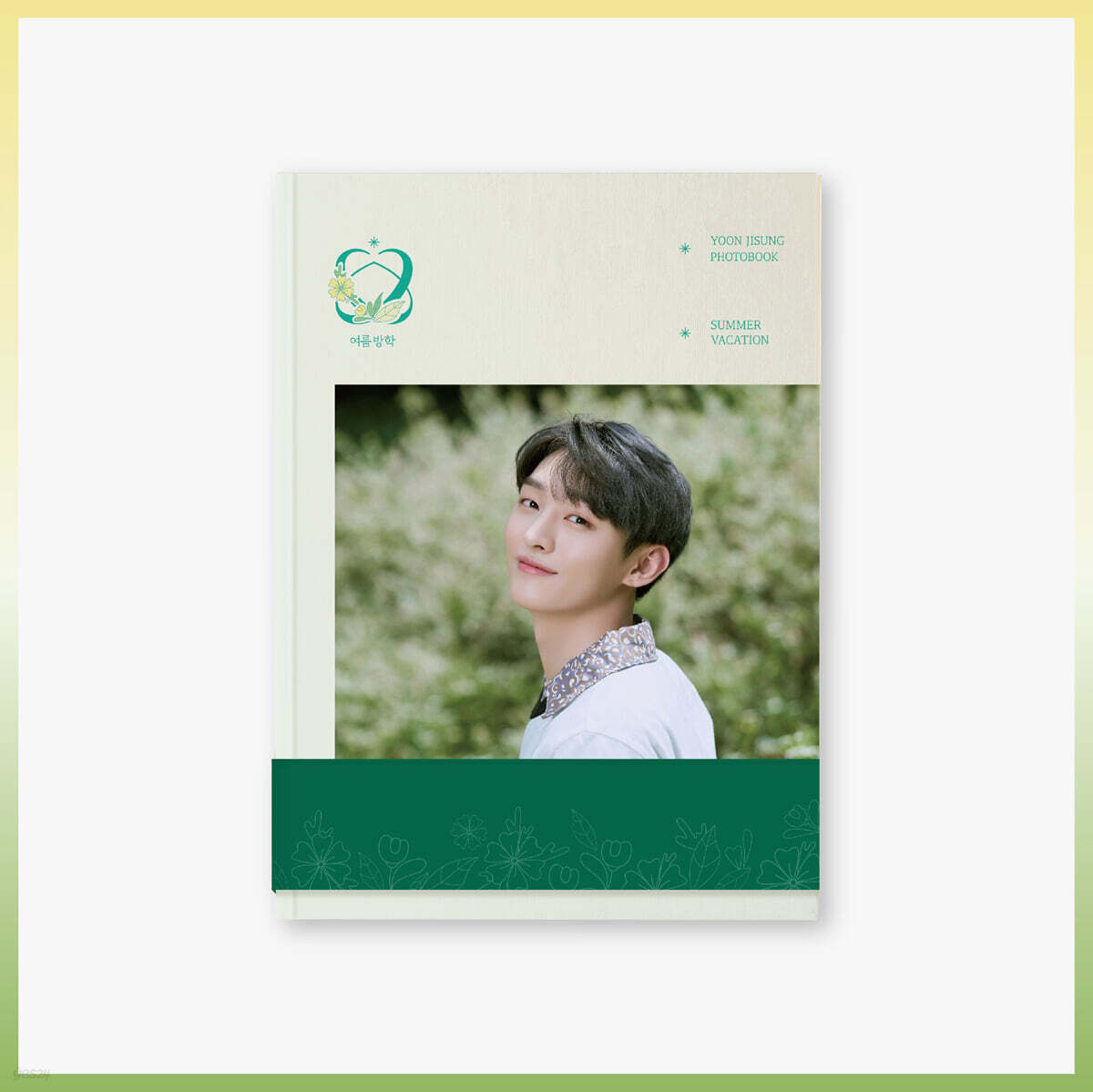 

Yoon Ji-sung - Summer Vacation OFFICIAL MD PHOTOBOOK